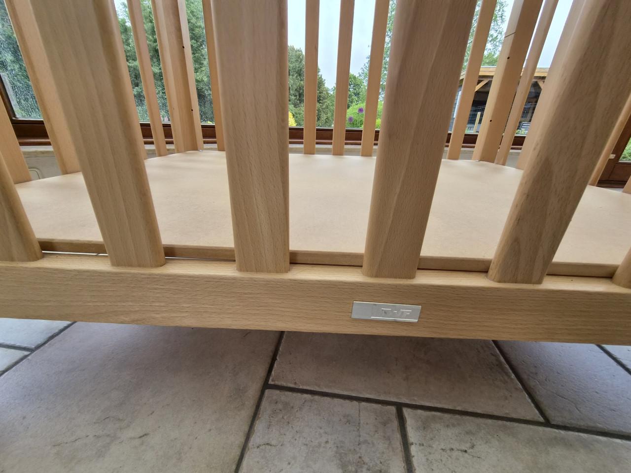 Box  TWF, van blank hout in prima staat.