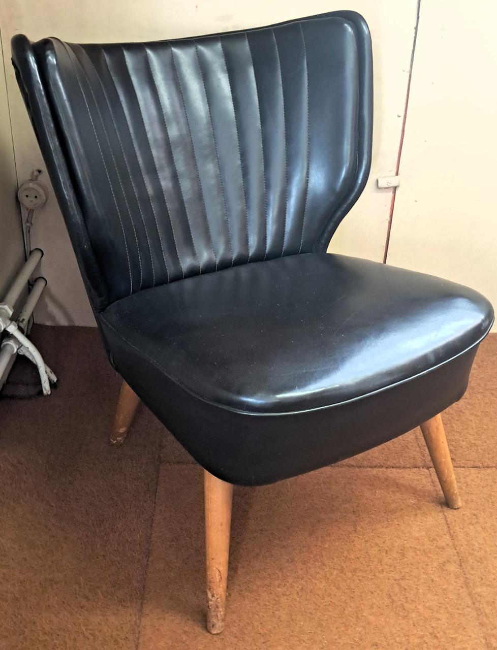 Vintage mid centery jaren 50 club-cocktail stoeltje skai met houten pootjes