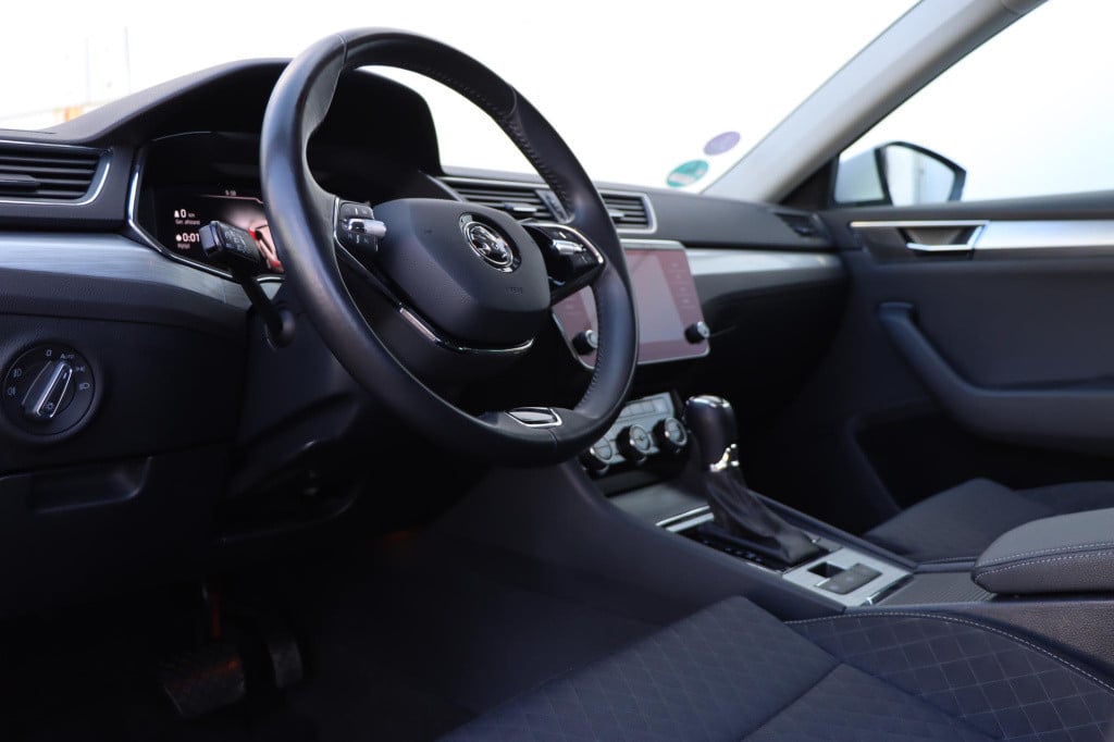Skoda Superb combi 1.4 tsi iv business edition plus dsg