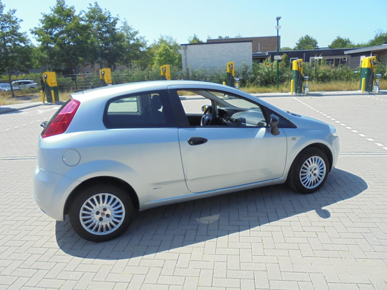 Grande Punto 1.2 – 16V Active slechts 70.660 Km !!! met N.A.P Apk.Mei 2027