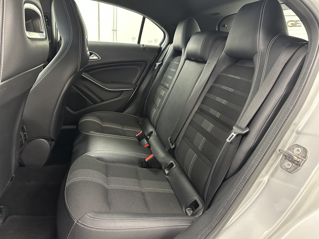 Mercedes-Benz A-Klasse 200 ambition | 163pk | stoelverwarming | climate con