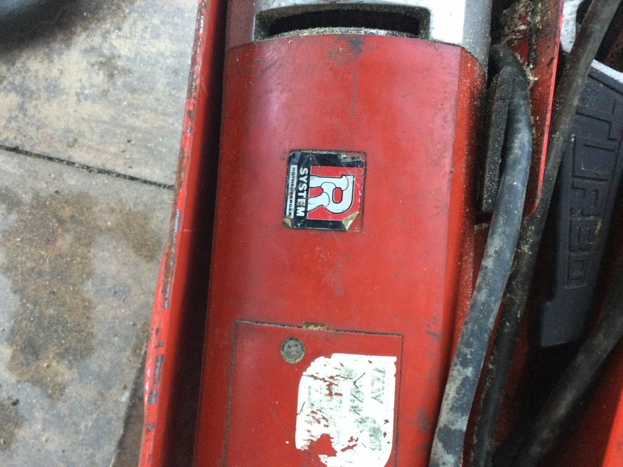 Gereedschap   Draadtapmachine