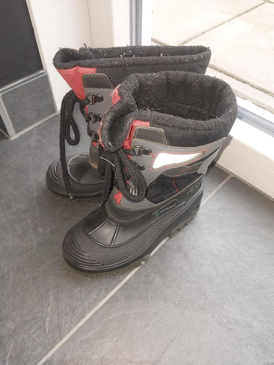 Sneeuwschoenen/jas/legging/handschoenen/skischoenen/ski's