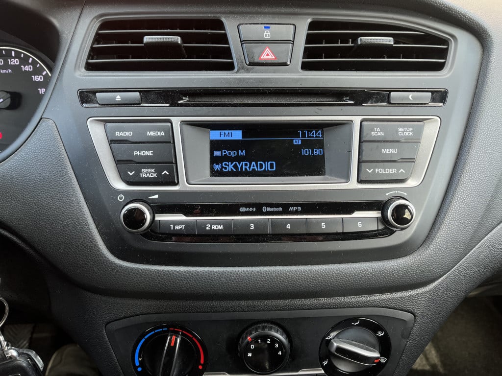 Hyundai I 20 1.2 hp i-motion premium | stuur/stoelverw. | radio | airco