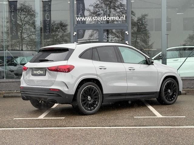 Mercedes-Benz Gla-klasse 180 amg line i 2025 i panorama dak i manufaktur al