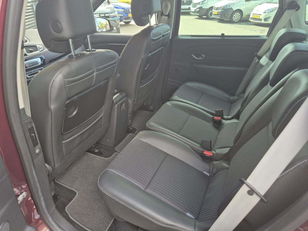 Renault Scenic tce 130 bose navigatie, trekhaak, climate control, cruise co