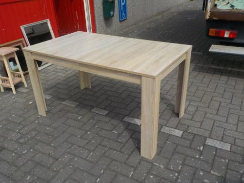 Eettafel140 x 80 cm in goede staat opruimprijs 30 euro