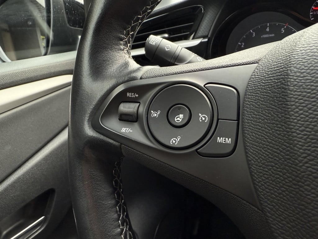 Opel Corsa 1.2 edition // stoel & stuurverwarming //