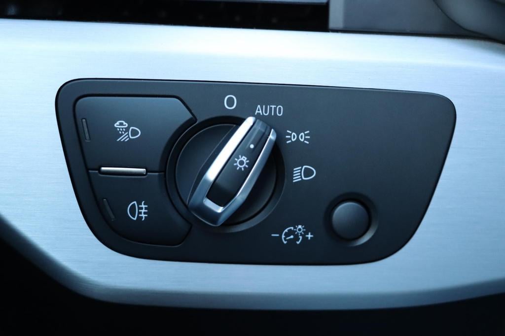 Audi A4 limousine 35 tfsi s edition 150pk s-tronic