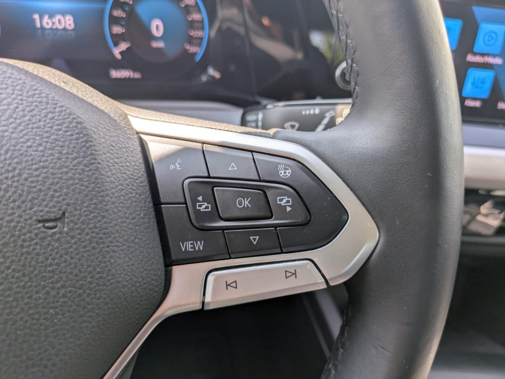 Volkswagen Golf 1.0 tsi life business | trekhaak | camera | carplay | acc |