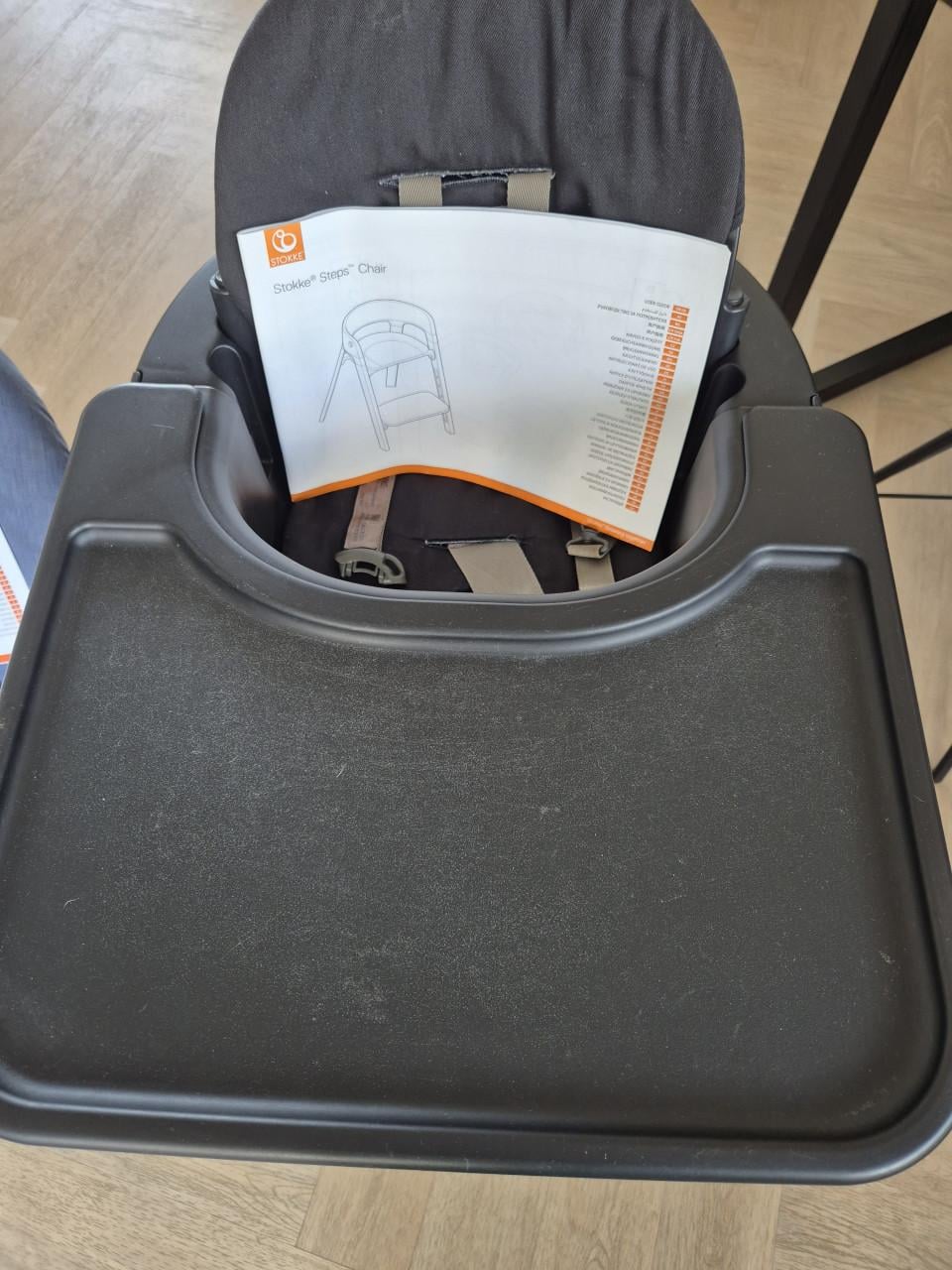 Stokke Steps kinderstoel met bouncer en blad