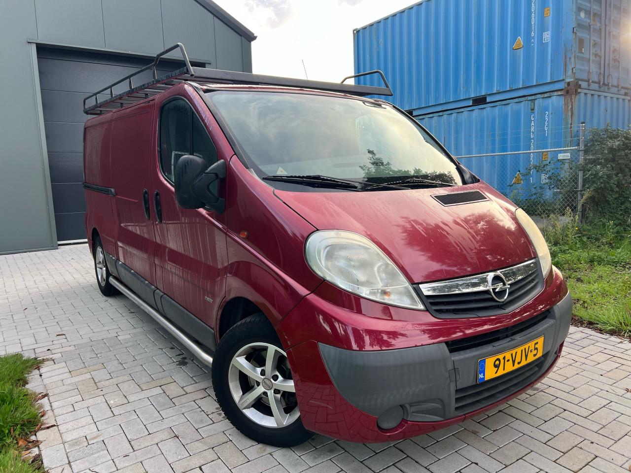 Opel Vivaro 2.0CDTi L2H1 Airco 6bak Jaar Apk
