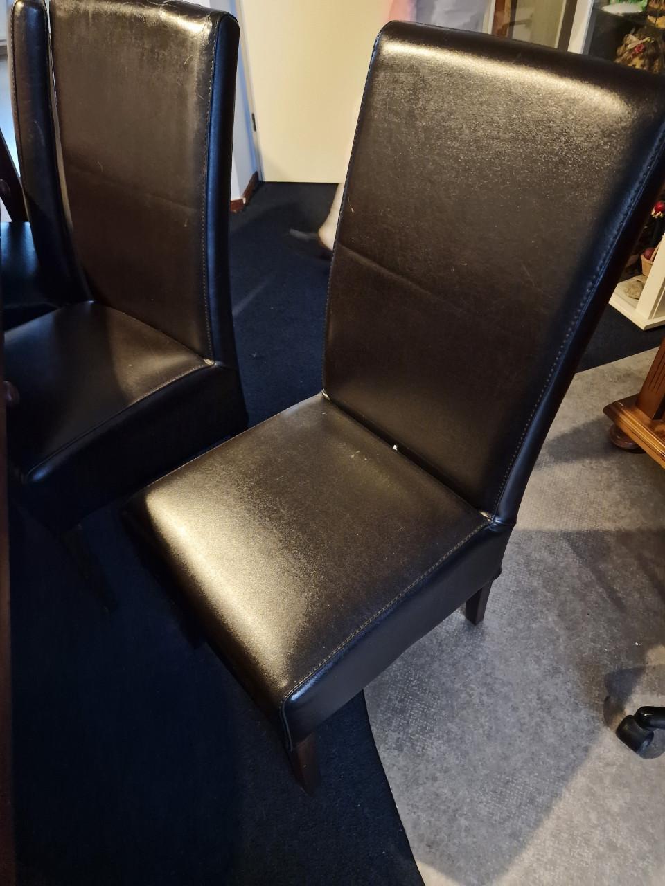 6 persoons tafel met stoelen