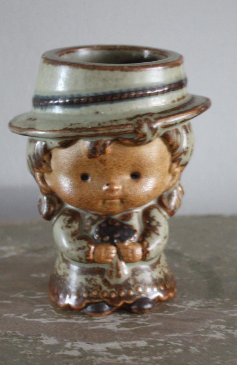 Stenen theelichthouder meisje