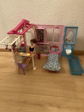 Barbiehuis, winkel, scooter en paarden