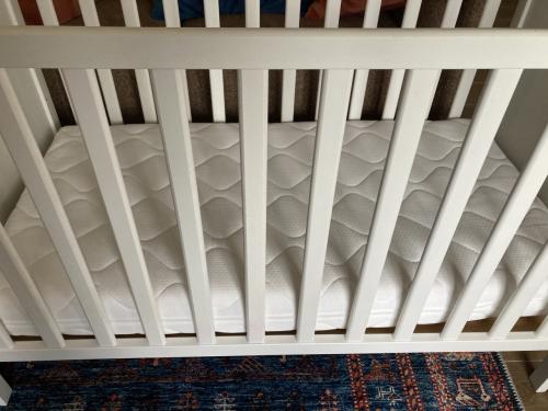 Babyledikant ( Sunvik , Ikea) met matrasje