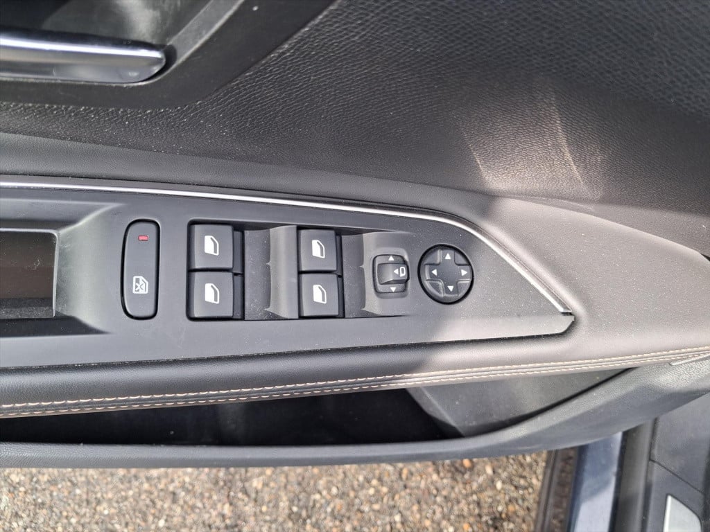 Peugeot 5008 1.2 pt 130pk s&s gt-line 7p navigatie | trekhaak | apple carpl