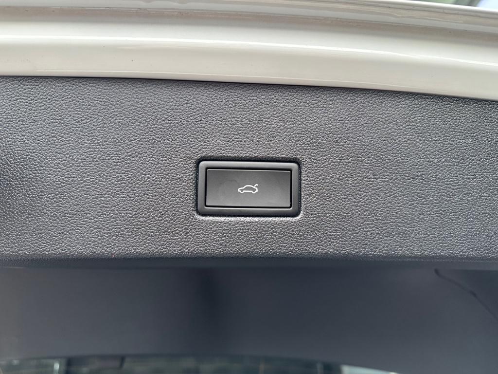 Volkswagen T-roc 1.5 tsi r-line | black style | panoramadak | 19 inch | cam