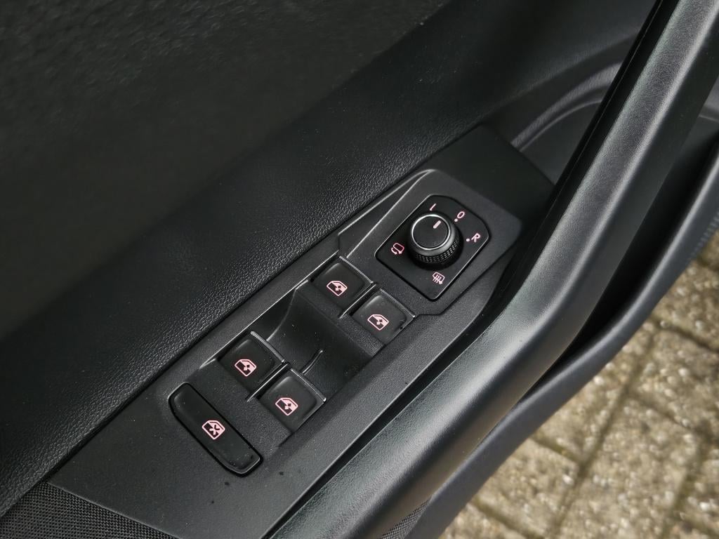 Volkswagen Polo 1.0 tsi | pdc | airco rijklaar inclusief 1 jaar bovag garan
