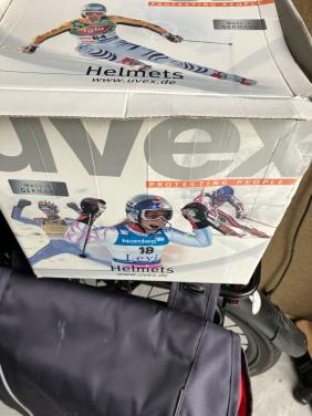 Te koop nog in goede staat een skihelm met bril