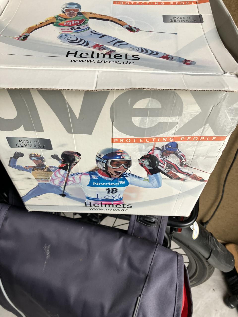 Te koop nog in goede staat een skihelm met bril