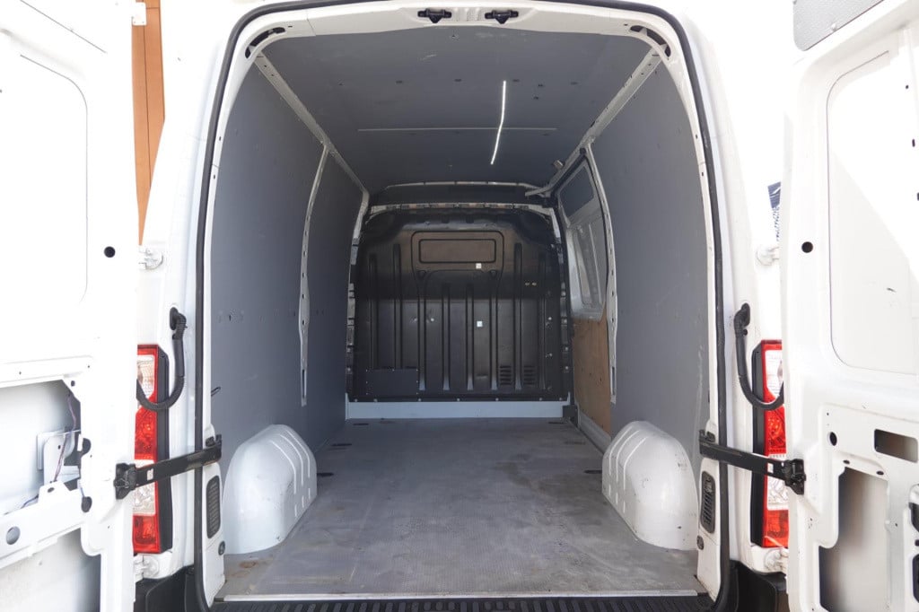 Renault Master t33 2.3 dci l2h2