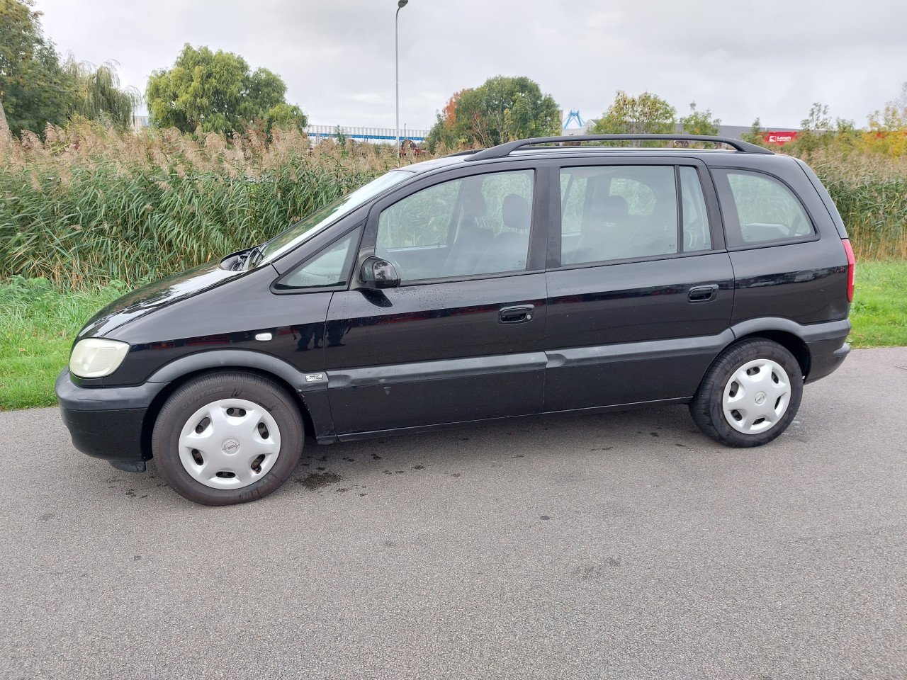Opel zafira bj 2003 950 euro