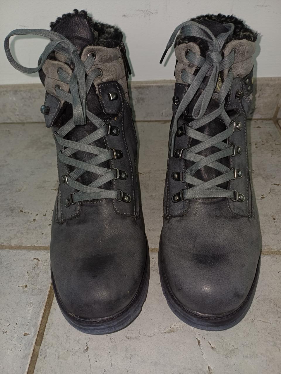 Nieuwe halfhoge winterschoenen Mustang