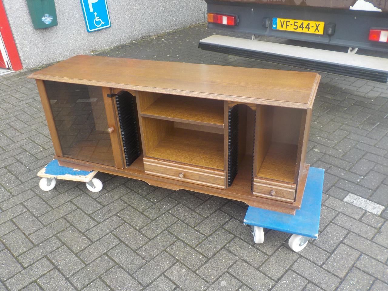 Eiken tv meubel/ stereomeubel in goede staat opruimprijs 15 euro