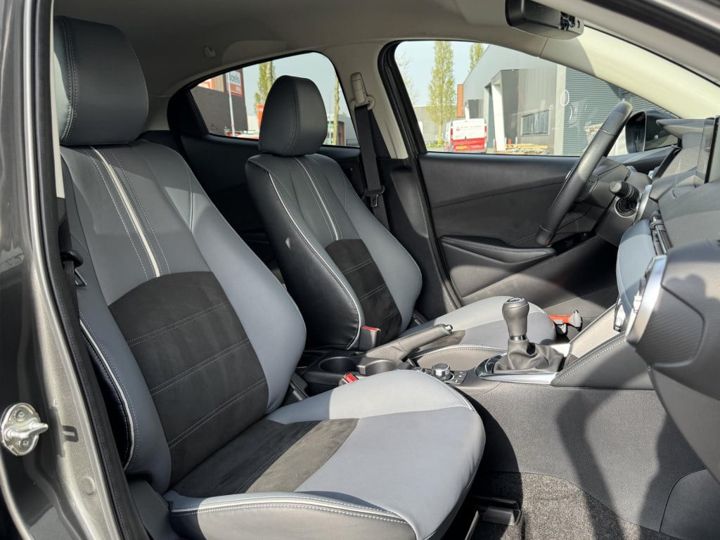 Mazda 2 1.5 skyactiv-g signature | navigatie | 360° camera | head-up displa