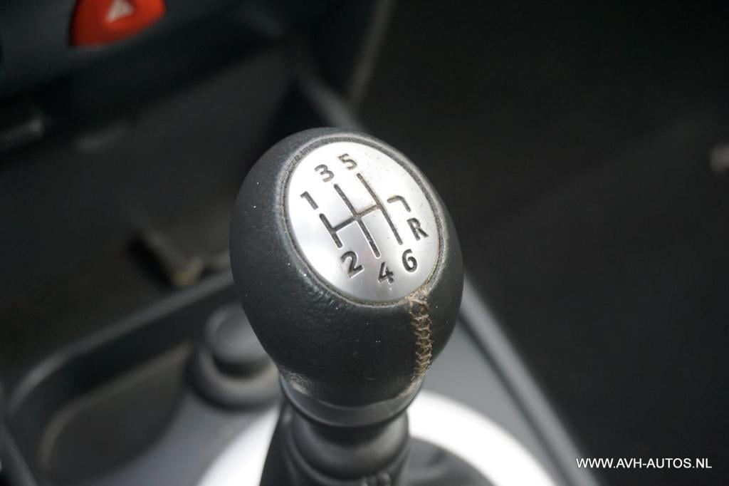 Renault Megane 2.0-16v tech line