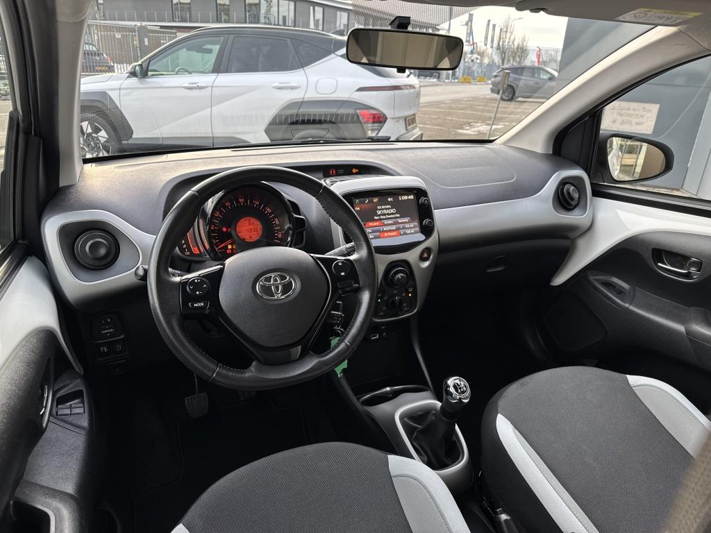 Toyota Aygo 1.0 vvt-i x-play | 1ste eigenaar | navi | apple carplay | achte