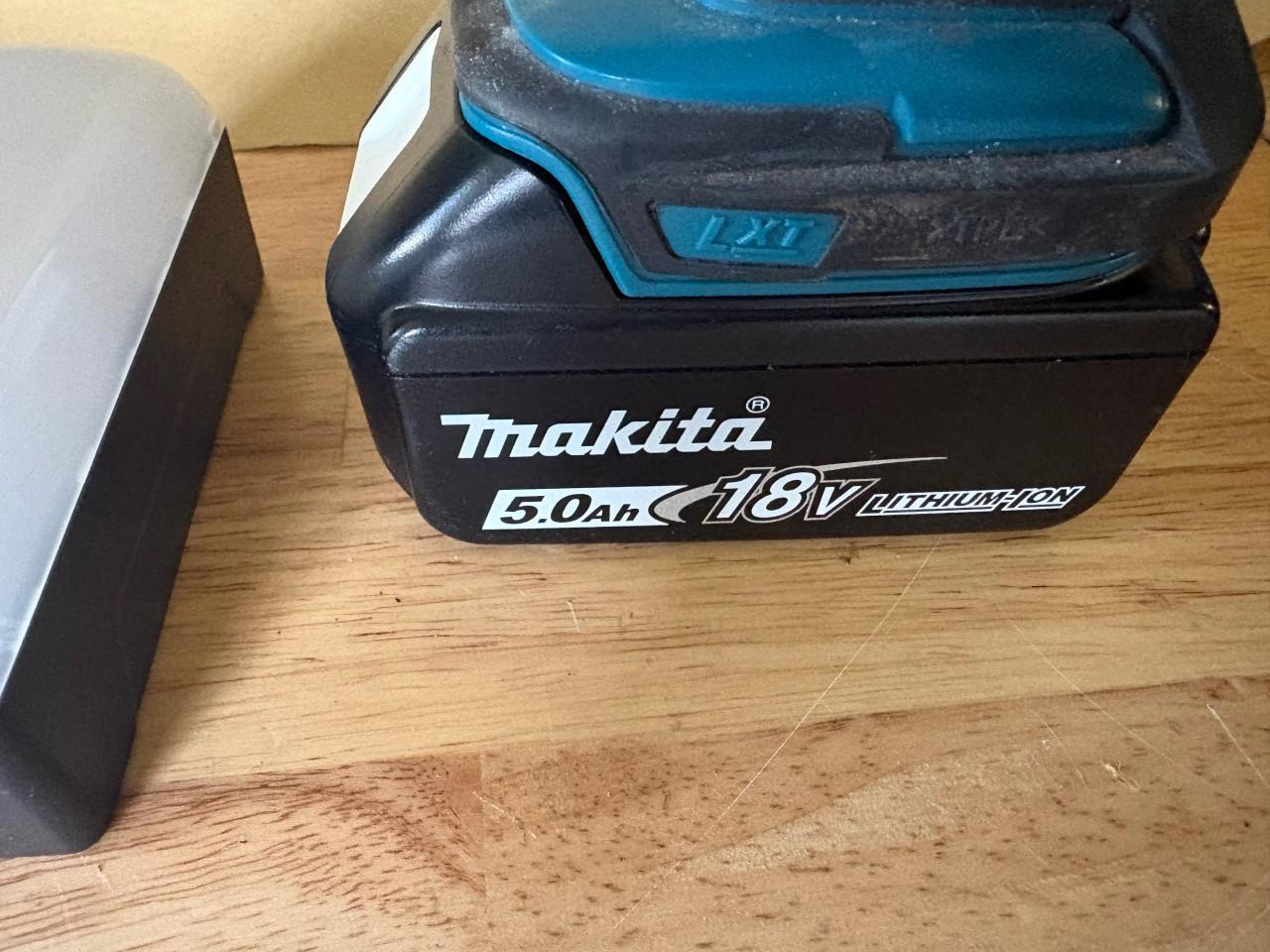 Makita Led lamp met 18v 5,0Ah accu  Nieuw!