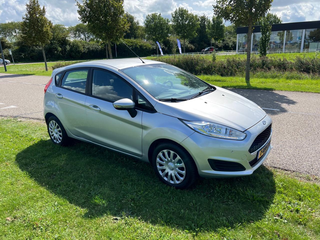 Keurige Ford Fiesta uit 2017 met slechts 71.000 km LED/Airco