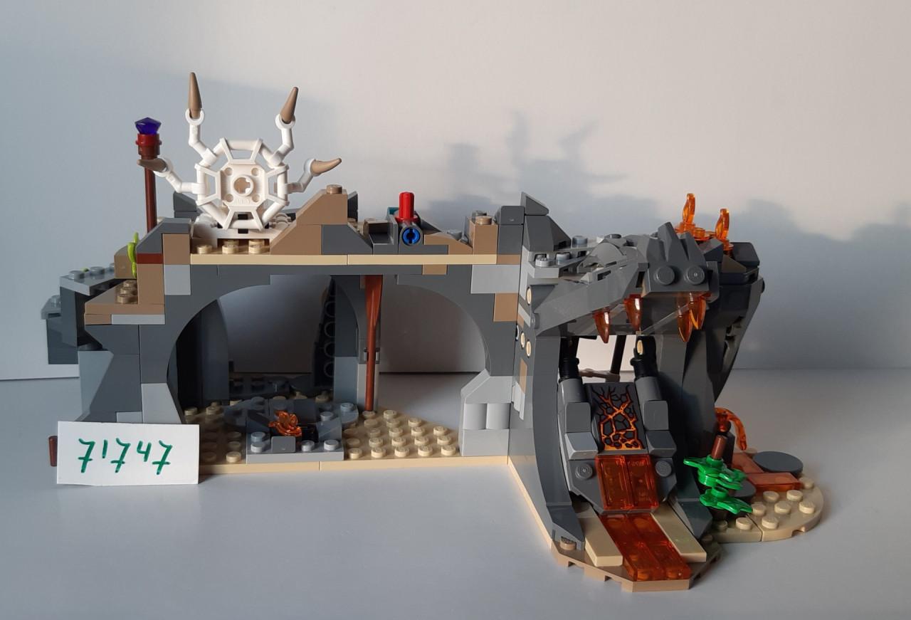 LEGO NINJAGO 71747: Het Dorp van de Beschermers