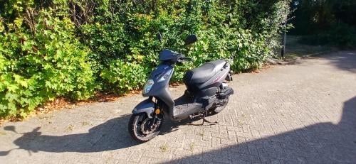 Sym scooter geel kenteken