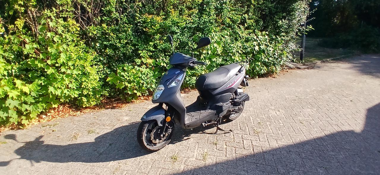 Sym scooter geel kenteken