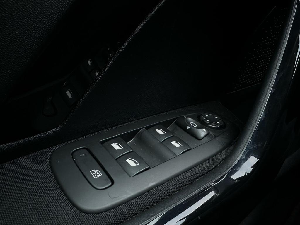 Peugeot 208 1.2t première // automaat //