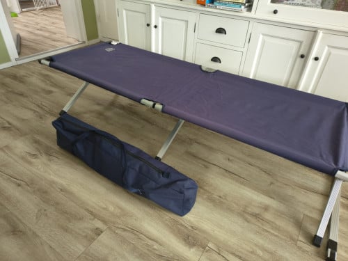 2x stevig veldbed van Camp. Kampeerbed, ligbed met draagtas.