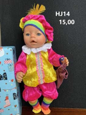 Leuke poppenkleertjes baby born. Pieten pak. Opbrengst KiKa.