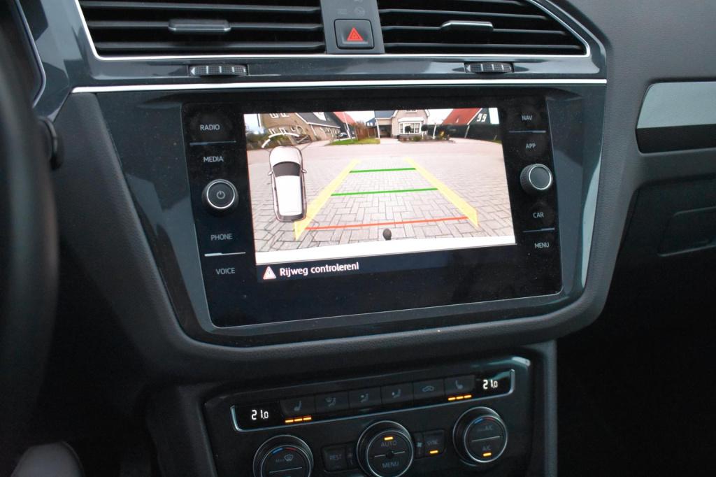 Volkswagen Tiguan 1.5 tsi act r-line | trekhaak | camera | dealer onderhoud