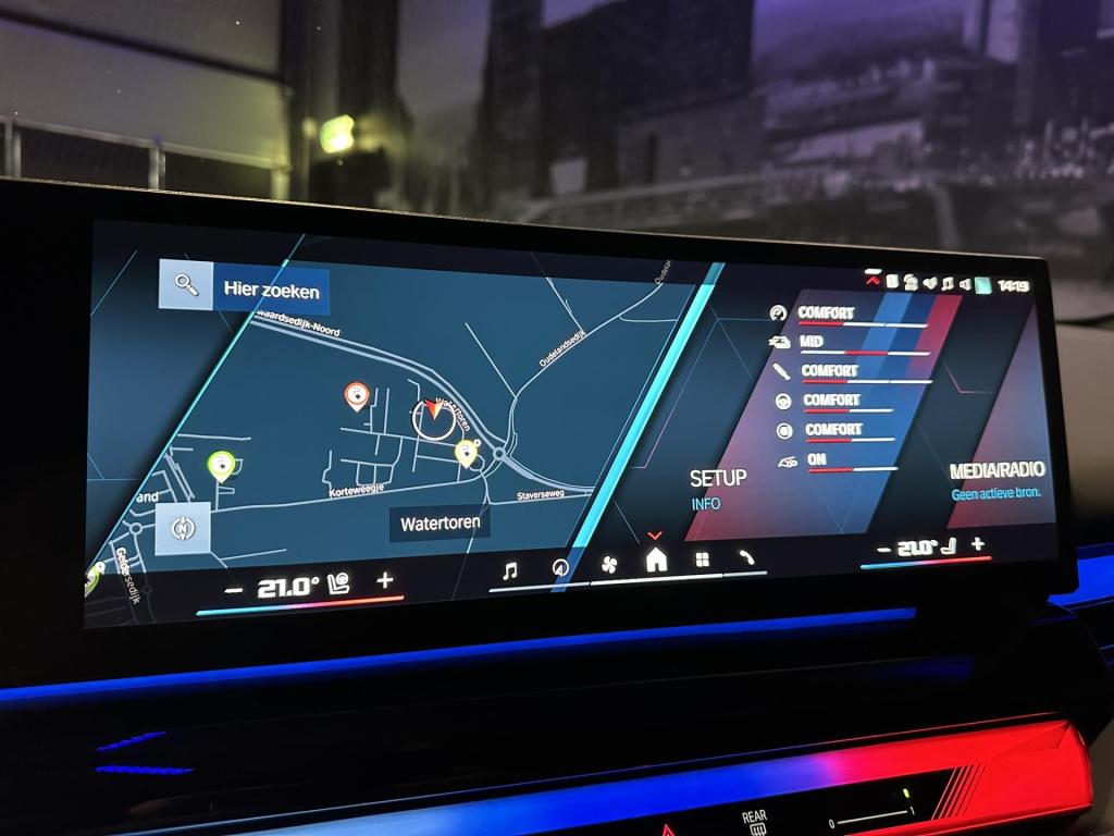 BMW M5 5-serie *limousine v8 m hybrid*carbon extr*b&w*alcantarahemel*nl-aut