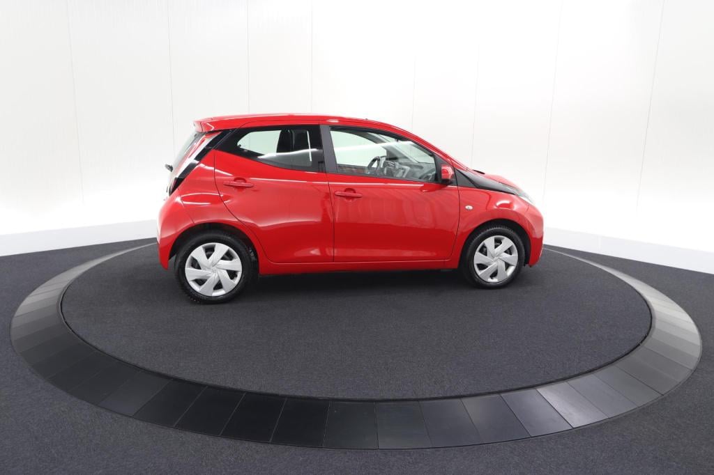 Toyota Aygo 1.0 vvt-i x-play | camera | airconditioning | allseasonbanden