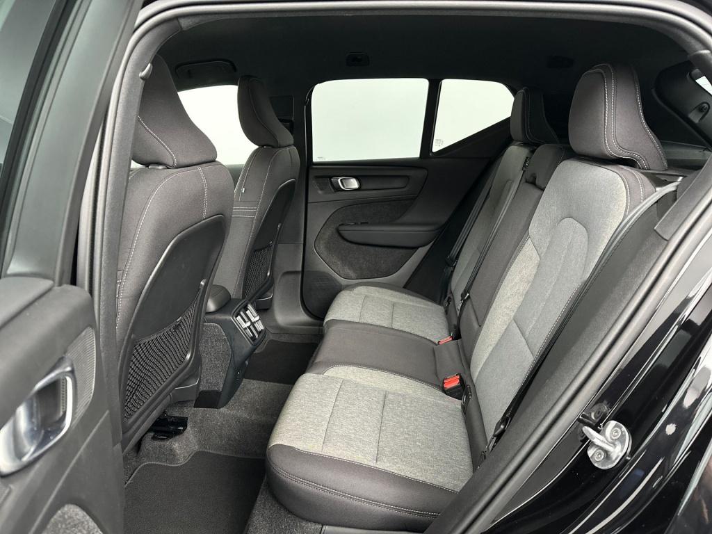 Volvo XC40 b4 194pk plus dark| achteruitrijcamera| trekhaak| adap.cruise