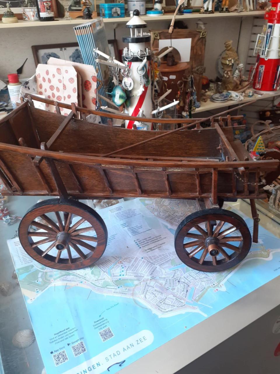 Model koets   en hooiwagen