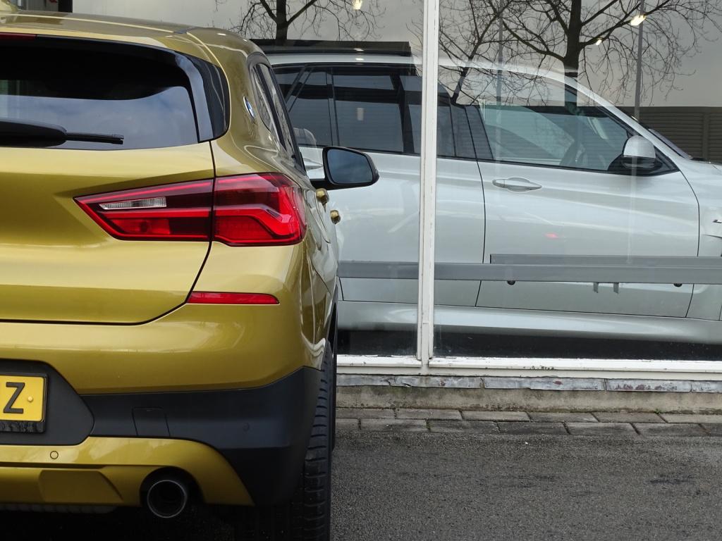BMW X2 sdrive20i high executive | hud | camera | afn. trekhaak | 19"