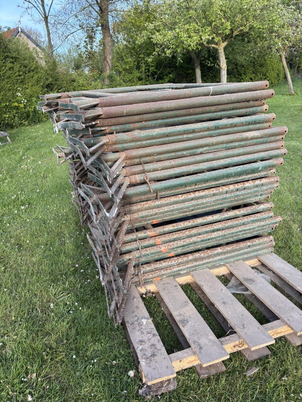 Verstelbare steigerschragen 26 stuks