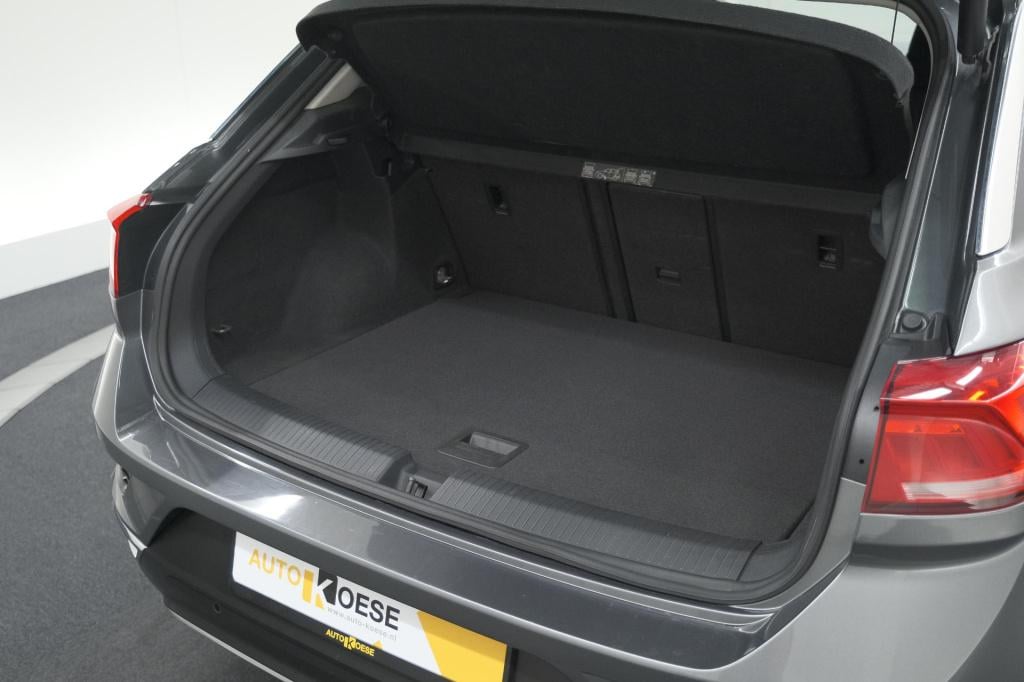 Volkswagen T-roc 1.0 tsi style business 116pk | trekhaak | adaptieve cruise