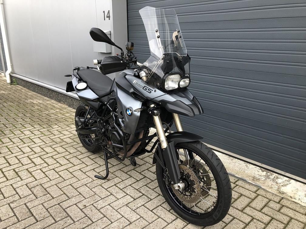 Knappe BMW F800GS uit 2012 met 49 dkm, valbeugel, verstralers etc. €5750,-
