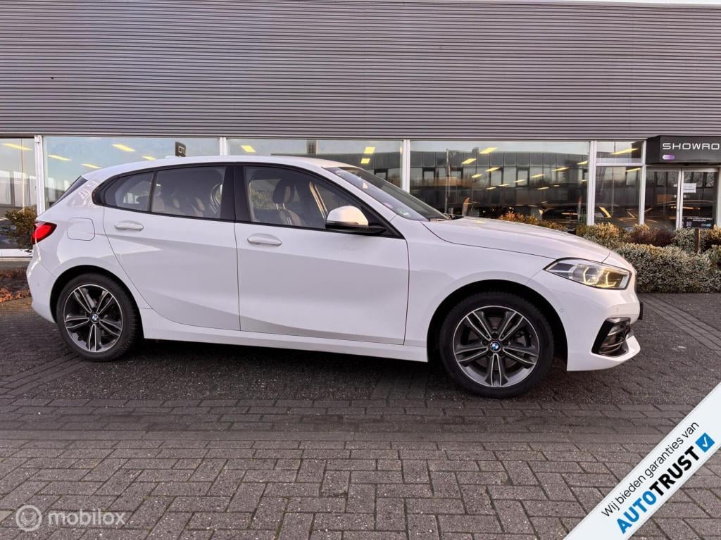 BMW 1 Serie 118i corporate lease sport navi camera